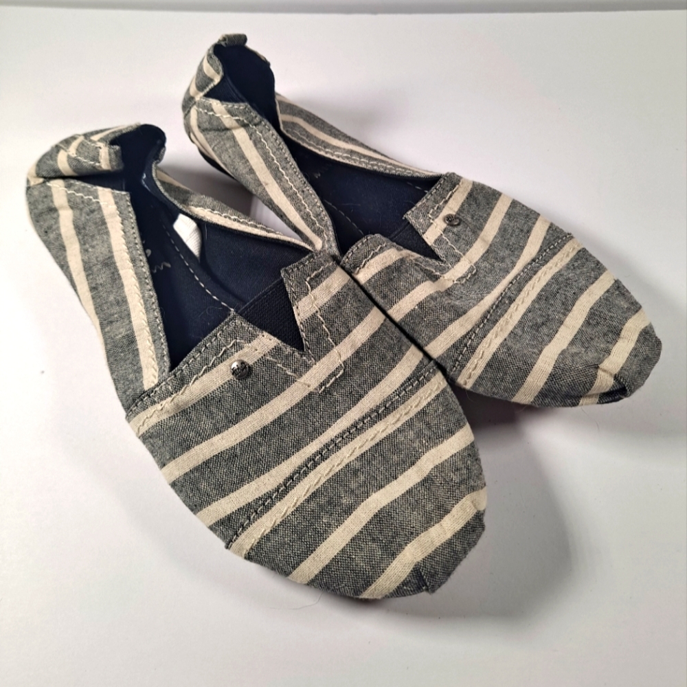 Striped Canvas Slip-On Shoes. New, never worn.  Size 7. WT 10.1 oz
